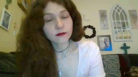 queencrimsonlvx online show from 18, 4, 2026