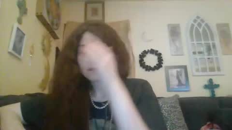 queencrimsonlvx online show from 1, 5, 2026