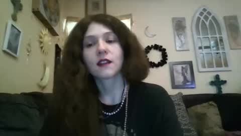 queencrimsonlvx online show from 3, 5, 2026