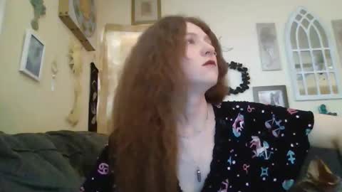 queencrimsonlvx online show from 21, 5, 2026