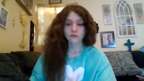 queencrimsonlvx online show from 3, 6, 2026