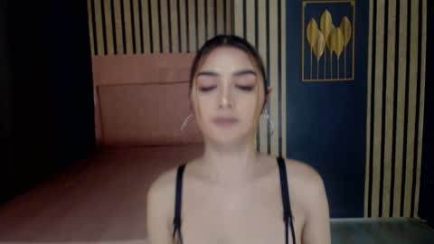 queenemeraldts online show from 18, 12, 2024