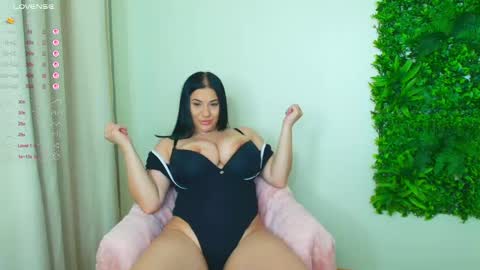 Snapshot of queenevamariaa chatting on 23, 4, 2026 Help me to reach 150 K followers online show from 23, 4, 2026