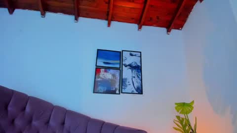 Snapshot of queengrett chatting on 12, 3, 2025 Queen online show from 12, 3, 2025