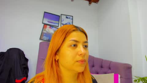 Snapshot of queengrett chatting on 14, 9, 2025 Queen online show from 14, 9, 2025