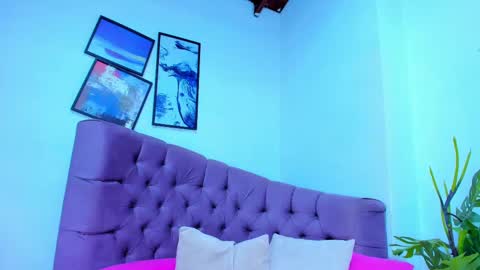 Snapshot of queengrett chatting on 23, 9, 2025 Queen online show from 23, 9, 2025