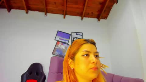 Snapshot of queengrett chatting on 28, 9, 2025 Queen online show from 28, 9, 2025