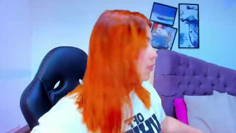 Snapshot of queengrett chatting on 30, 9, 2025 Queen online show from 30, 9, 2025