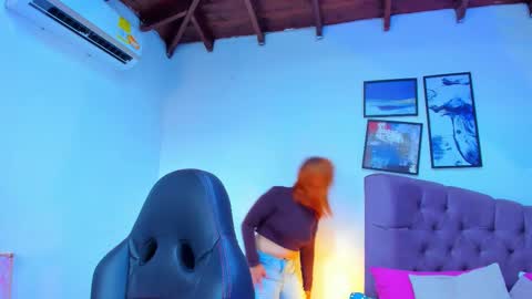 Snapshot of queengrett chatting on 12, 10, 2025 Queen online show from 12, 10, 2025