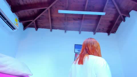 Snapshot of queengrett chatting on 13, 10, 2025 Queen online show from 13, 10, 2025