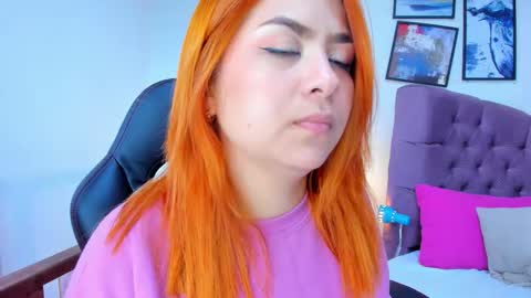 Snapshot of queengrett chatting on 16, 10, 2025 Queen online show from 16, 10, 2025