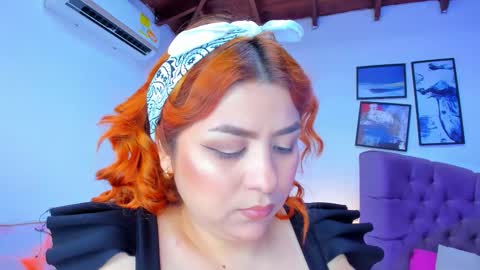 Snapshot of queengrett chatting on 28, 10, 2025 Queen online show from 28, 10, 2025