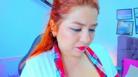 Snapshot of queengrett chatting on 18, 11, 2025 Queen online show from 18, 11, 2025