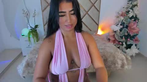 Snapshot of queenie_star1 chatting on 17, 12, 2025 Maria Del Mar online show from 17, 12, 2025