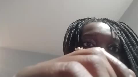 queenmarcaia online show from 12, 12, 2024