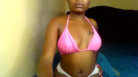 Snapshot of queenmavela_ chatting on 7, 6, 2026 queenmavela_ online show from 7, 6, 2026