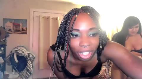 Snapshot of queenofheartsfaerah chatting on 28, 1, 2025 QueenOfHearts online show from 28, 1, 2025