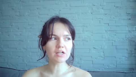 Snapshot of queenofmodels chatting on 19, 11, 2025 QueenOfModels online show from 19, 11, 2025