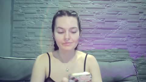 Snapshot of queenofmodels chatting on 10, 1, 2026 QueenOfModels online show from 10, 1, 2026