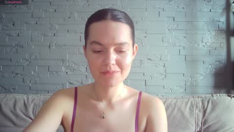 Snapshot of queenofmodels chatting on 3, 4, 2026 QueenOfModels online show from 3, 4, 2026