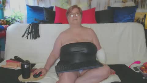 Snapshot of queenpammy chatting on 16, 5, 2026 QueenPammy online show from 16, 5, 2026