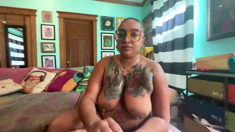 Snapshot of queensquirtntwerk chatting on 28, 3, 2026 Queen Hilarity online show from 28, 3, 2026