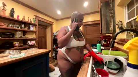 Snapshot of queensquirtntwerk chatting on 25, 4, 2026 Queen Hilarity online show from 25, 4, 2026