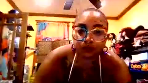 Snapshot of queensquirtntwerk chatting on 10, 8, 2026 Queen Hilarity online show from 10, 8, 2026