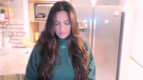 Snapshot of queenv66 chatting on 27, 12, 2024 Val - online show from 27, 12, 2024