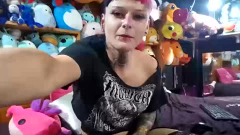 Snapshot of queer_burrito chatting on 12, 10, 2025 Sky Burrito online show from 12, 10, 2025