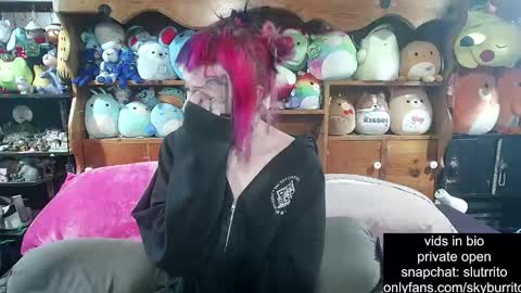 Snapshot of queer_burrito chatting on 27, 10, 2025 Sky Burrito online show from 27, 10, 2025