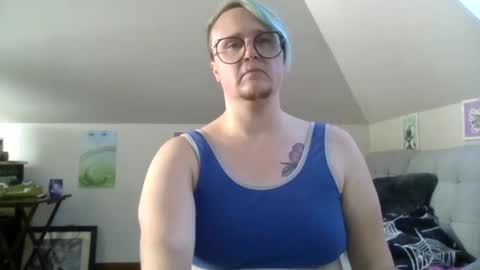 Snapshot of queerlyjaz chatting on 23, 9, 2025 queerlyjaz online show from 23, 9, 2025