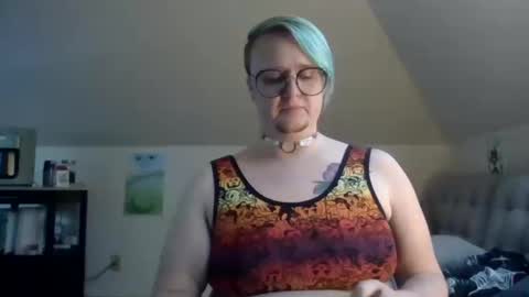 Snapshot of queerlyjaz chatting on 12, 10, 2025 queerlyjaz online show from 12, 10, 2025