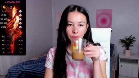 Snapshot of queitsharm_ chatting on 5, 10, 2025 Anna online show from 5, 10, 2025
