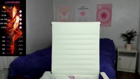 Snapshot of queitsharm_ chatting on 14, 10, 2025 Anna online show from 14, 10, 2025