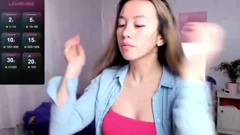 Snapshot of queitsharm_ chatting on 23, 11, 2025 Anna online show from 23, 11, 2025