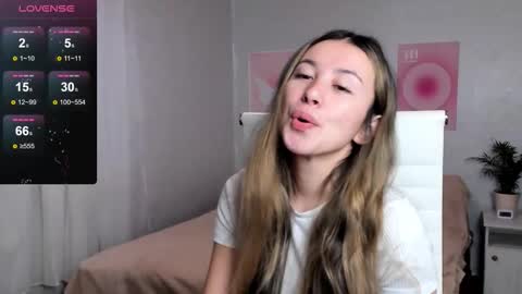 Snapshot of queitsharm_ chatting on 3, 12, 2025 Anna online show from 3, 12, 2025