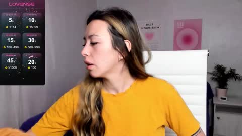 Snapshot of queitsharm_ chatting on 14, 12, 2025 Anna online show from 14, 12, 2025