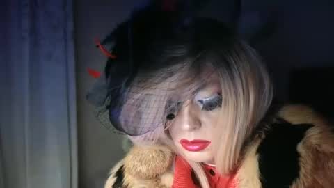 Snapshot of qweenviva chatting on 10, 1, 2025 ViVaLuvLicious online show from 10, 1, 2025