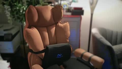 Snapshot of qweenviva chatting on 11, 9, 2025 ViVaLuvLicious online show from 11, 9, 2025