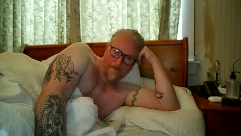 Snapshot of r_o_h_a_n_r_o_o_m chatting on 16, 4, 2026 r_o_h_a_n_r_o_o_m online show from 16, 4, 2026