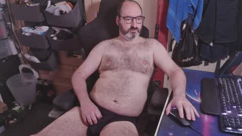 Snapshot of racer400 chatting on 30, 4, 2026 Dave online show from 30, 4, 2026