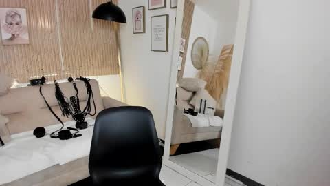 Snapshot of rachel_es chatting on 19, 11, 2025 RACHEL ES online show from 19, 11, 2025