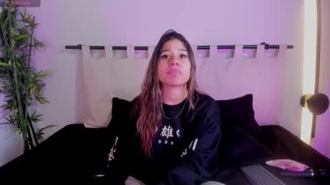 Snapshot of rachell_criss chatting on 10, 3, 2026 Rachell online show from 10, 3, 2026