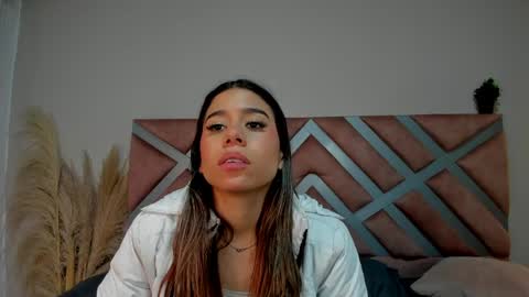 Snapshot of rachell_criss chatting on 3, 4, 2026 Rachell online show from 3, 4, 2026