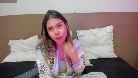 Snapshot of rachell_criss chatting on 9, 4, 2026 Rachell online show from 9, 4, 2026