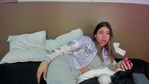 Snapshot of rachell_criss chatting on 9, 4, 2026 Rachell online show from 9, 4, 2026