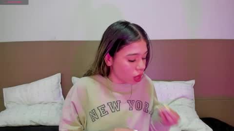 Snapshot of rachell_criss chatting on 11, 4, 2026 Rachell online show from 11, 4, 2026