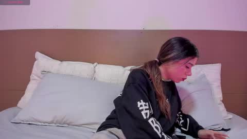 Snapshot of rachell_criss chatting on 14, 4, 2026 Rachell online show from 14, 4, 2026