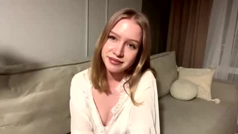 Snapshot of rachellegentile chatting on 22, 11, 2025 Alice online show from 22, 11, 2025